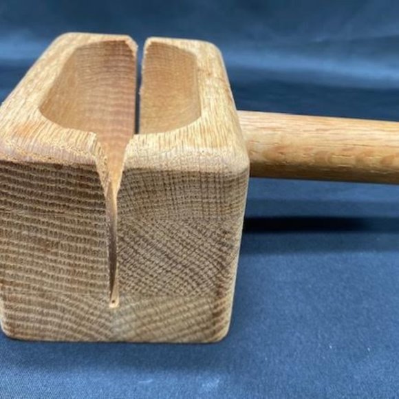 Wood Bagel Miter Holder With Handle - Picture 2 of 8